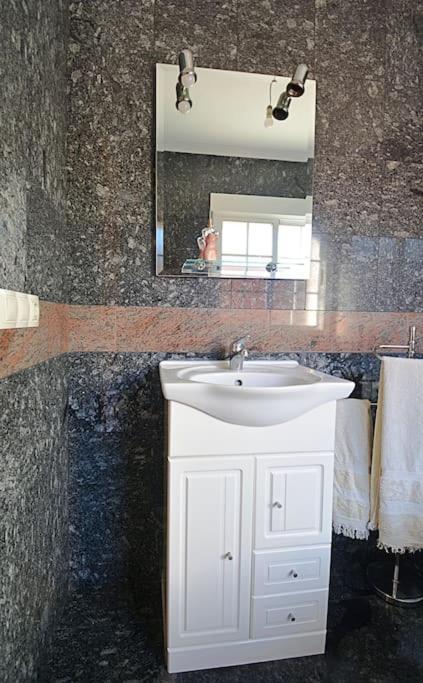Duplex Da Pedra E Da Auga Apartment Meis Екстериор снимка